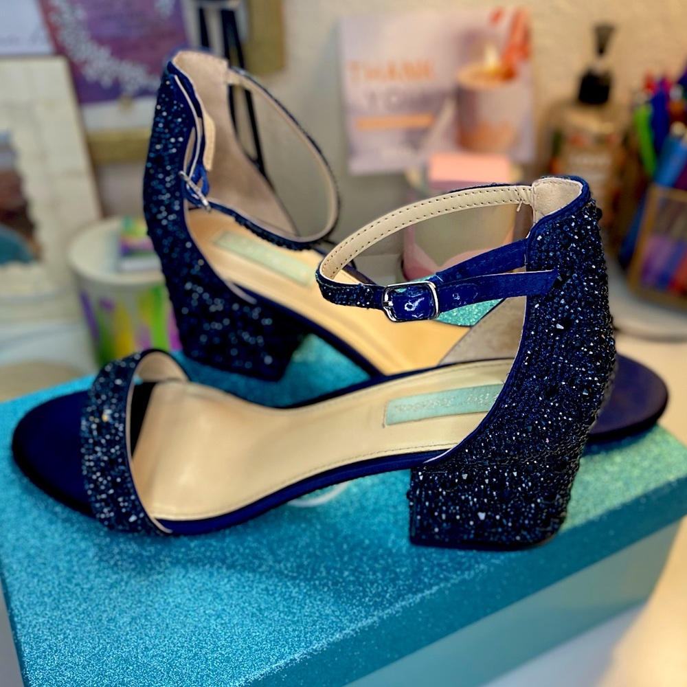 Blue by Betsy Johnson 9.5 Meri navy blue sandal chunky heel jeweled